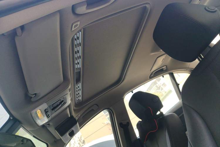 Used BMW 3 Series 2014 320Li Fashion Model Headliner