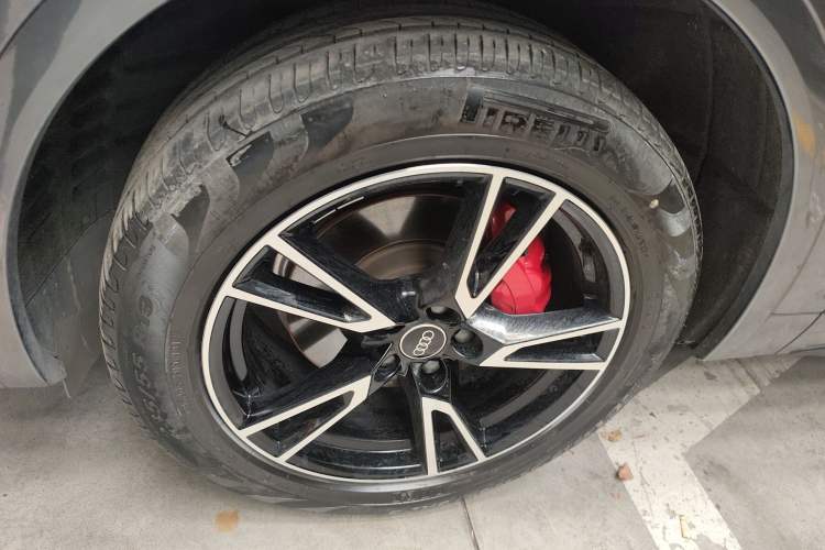 Used Audi Q5L 2022 40T Fashionable and Dynamic Model Left Front Wheel Hub