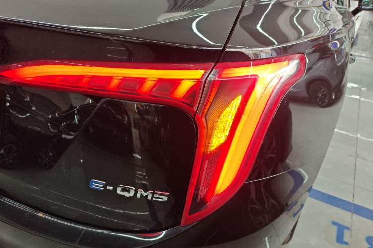 Used Hongqi E-QM5 2022 431 km Charge & Enjoy Edition
