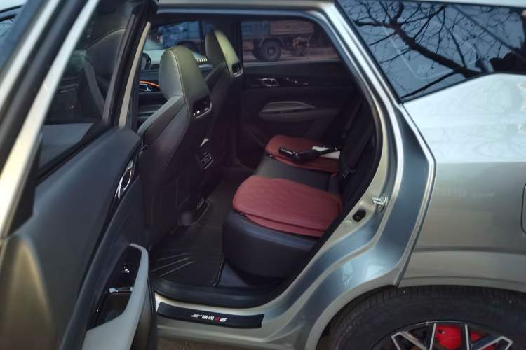 Used CHANGAN OSHAN Z6 New Energy 2023 ZhiDian iDD 150KM Flagship PLUS Smart Parking Edition Left Rear Seat