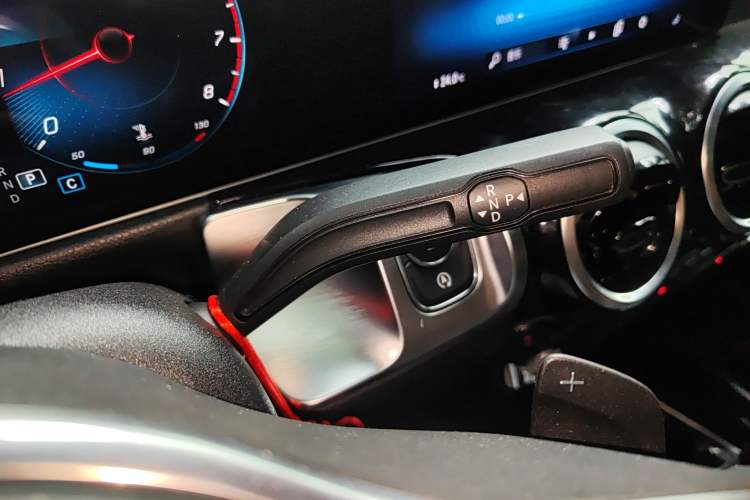 Used Mercedes-Benz GLB 2020 GLB 200 Dynamic Edition Gear Lever