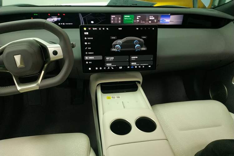 Used Avatr 06 2025 Pro Range-Extended Edition Audio And AC Panel