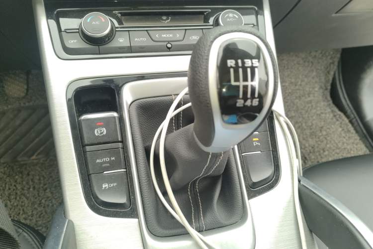 Used Geely Auto Emgrand X7 Sport 2016 2.0L Manual ZhiShang Version
