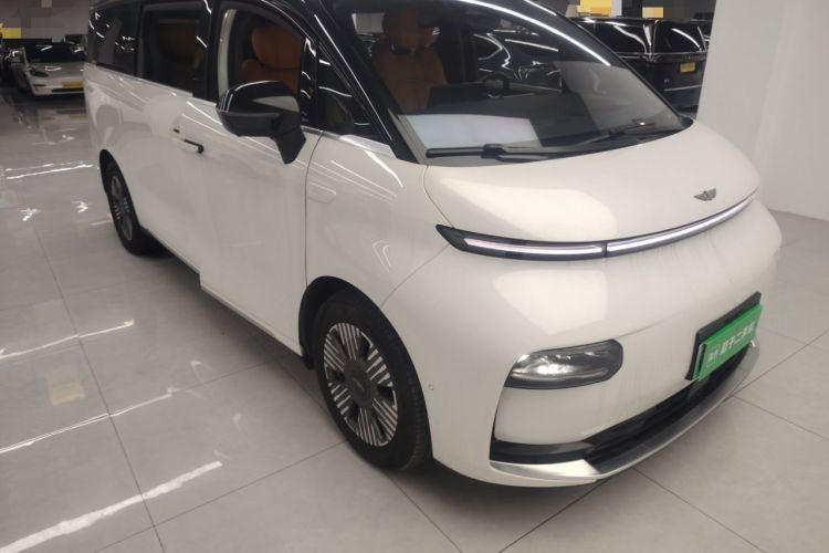 Used Geely Galaxy LEVC L380 2024 140-Degree 6-Seater All-Wheel-Drive Ultra