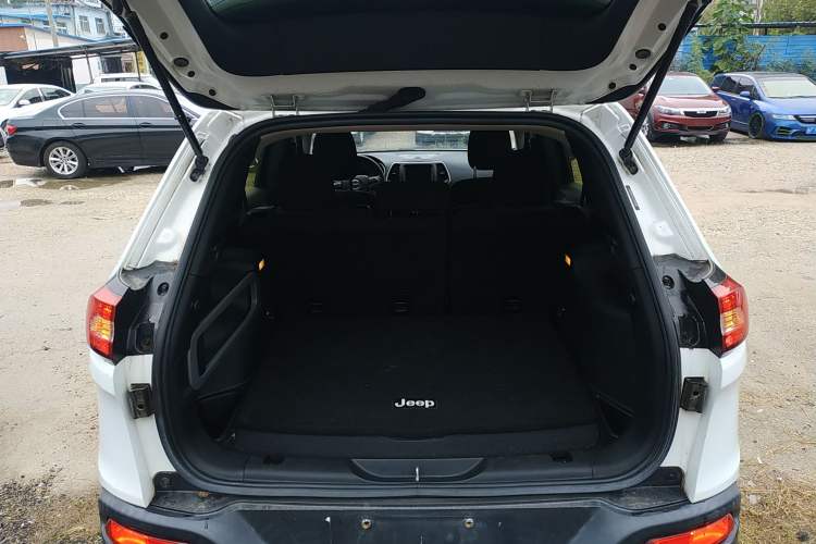 Used Jeep Cherokee 2016 2.0L Smart Version