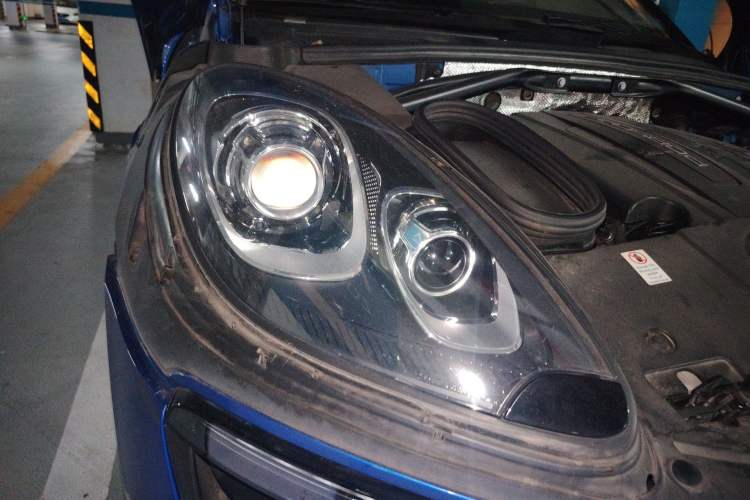 Used Porsche Macan 2016 Macan 2.0T Right Front Headlight