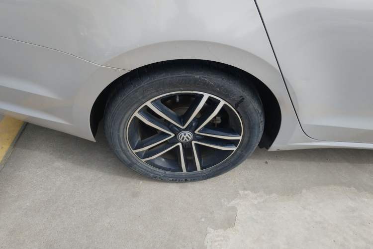 Used Volkswagen Lamando 2021 280TSI DSG Comfort Edition Right Rear Wheel Hub