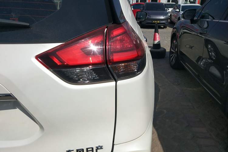 Used Nissan X-Trail 2019 2.0L CVT Smart Connect Comfort Edition 2WD
