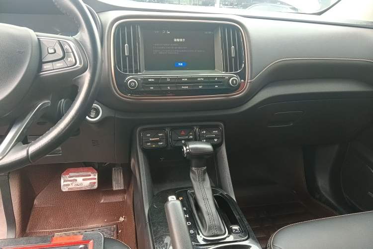 Used GAC Trumpchi GS3 2019 235T Automatic Elite Edition Audio And AC Panel