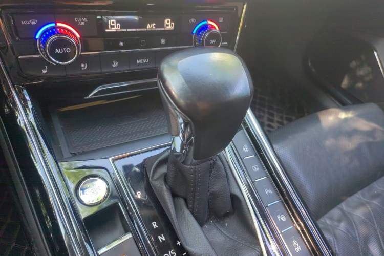 Used Volkswagen Phideon 2018 Revised Version 380TSI Two-Wheel-Drive Flagship Edition
