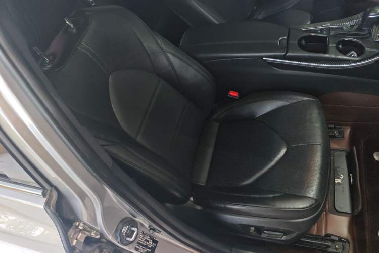 Used Toyota Avalon 2022 Dual-Engine 2.5L XLE Premium Edition Right Front Seat