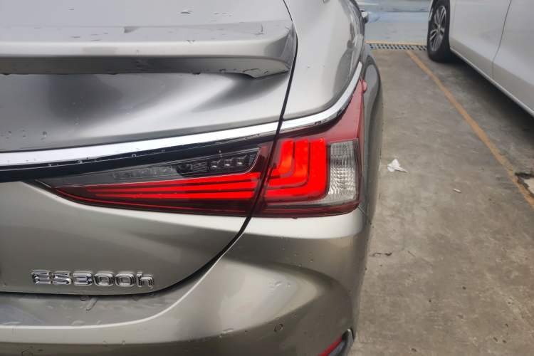 Used Lexus ES 2021 300h Excellence Edition