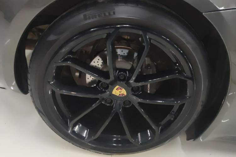 Used Porsche 718 2023 Boxster Style Edition 2.0T Right Rear Wheel Hub