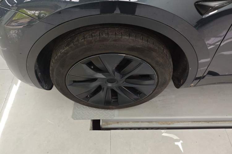 Used Tesla Model Y 2024 Rear-Wheel-Drive Version Left Front Wheel Hub