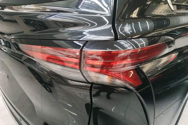 Used Toyota Granvia 2023 2.5L Hybrid Comfort Edition
