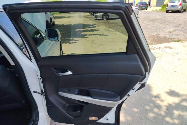 Used Honda Crosstour 2014 2.4L Luxury Edition Right Rear Door Interior