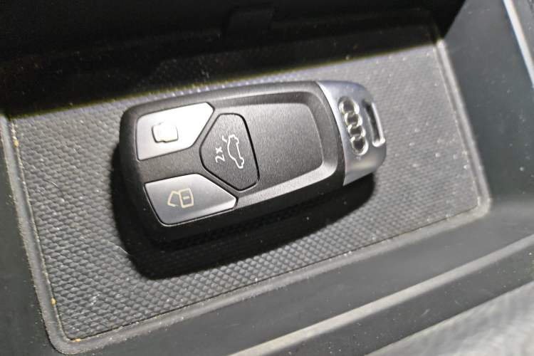 Used Audi Q5L 2020 Updated 40 TFSI Prestige Fashion Edition Vehicle Key