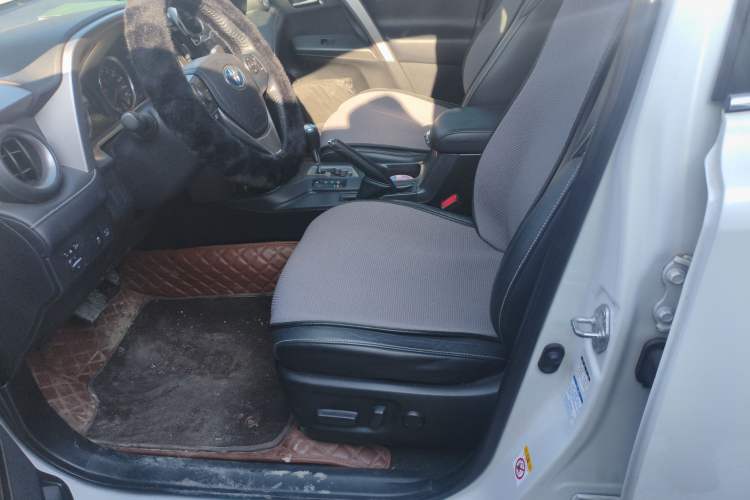 Used Toyota RAV4 2016 2.0L CVT 4x4 New Edition China V Standard