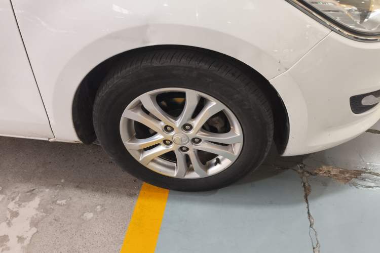 Used Bestune B50 2016 1.4T Automatic Luxury Model Right Front Wheel Hub