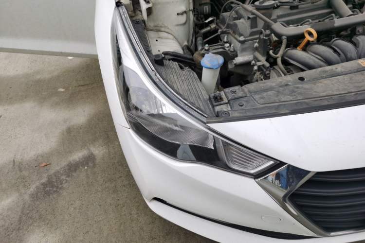 Used Hyundai Verna (new generation) 2016 1.4L Automatic Cool Edition GLS Right Front Headlight