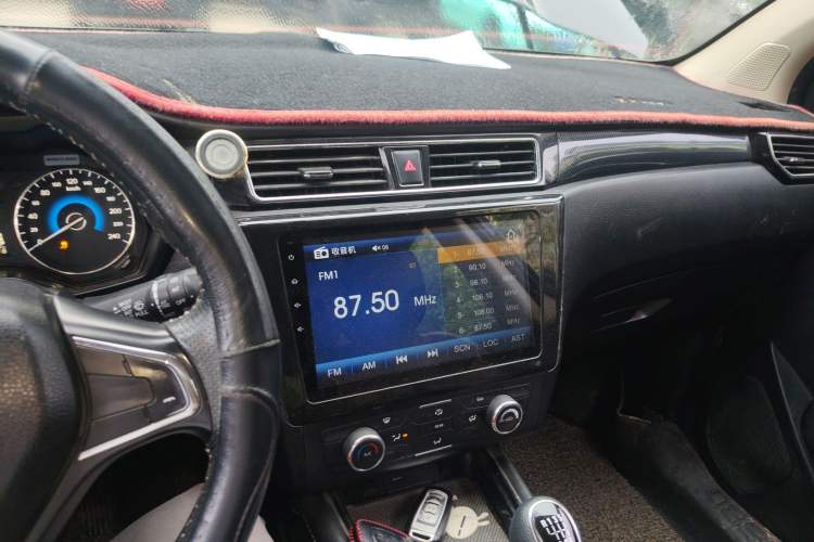 Used Dongfeng Fengon 580 2016 1.5T Manual Luxury Edition
