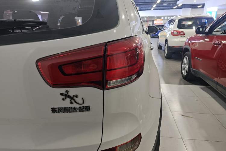 Used Kia Sportage R 2015 2.0L Automatic Two-Wheel Drive GLS Exterior 2