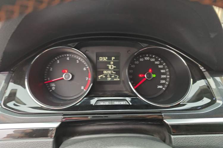 Used Volkswagen C-TREK 2017 230TSI DSG Luxury Model
