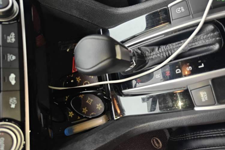 Used Honda Civic 2016 220TURBO CVT Luxury Edition Gear Lever