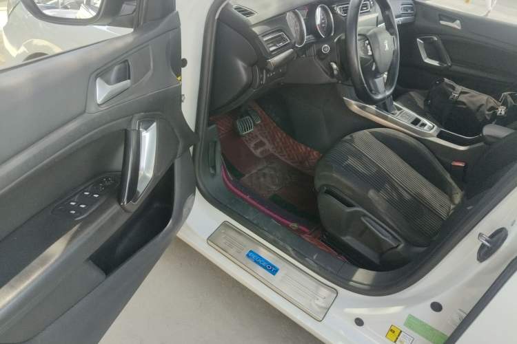 Used Peugeot 408 2015 1.2T Automatic Luxury Edition Driver Seat