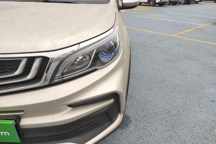 Used Geely Auto Vision X3 2019 Upgraded Model 1.5L Manual Elite Version Left Front Headlight