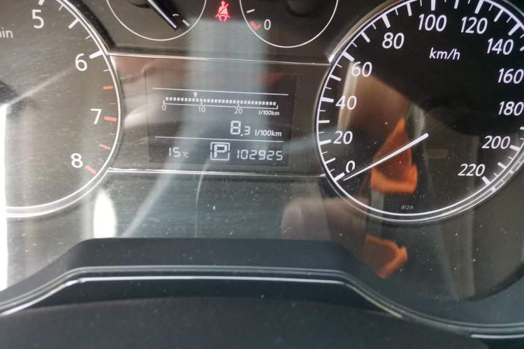 Used Nissan Tiida 2013 1.6L CVT Cool Cafe Edition Odometer Close Up