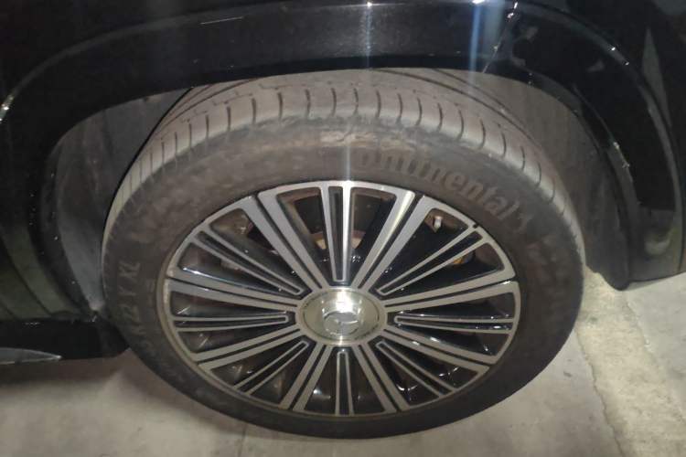 Used Mercedes-Benz Maybach GLS 2022 GLS 480 4MATIC Right Front Wheel Hub