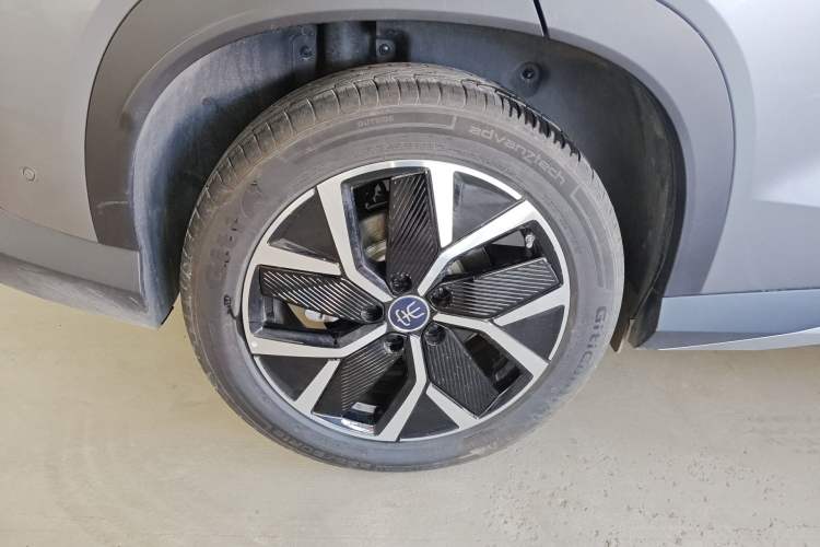 Used BYD Song L DM-i 2025 Intelligent Driving Version 160 km Beyond-Range Type Right Rear Wheel Hub