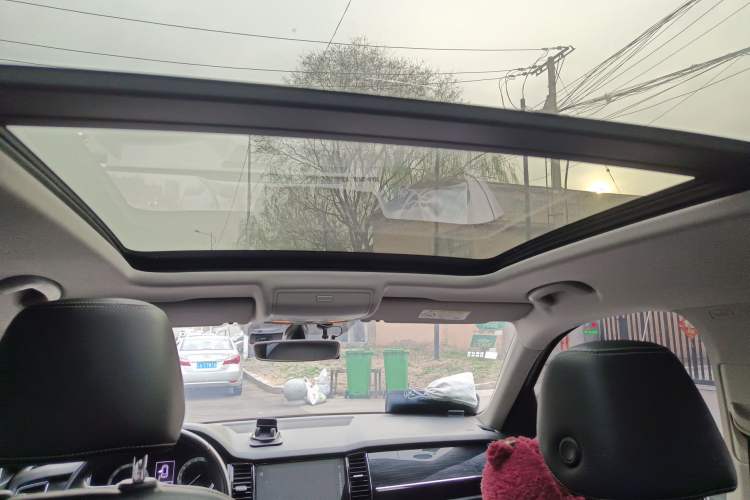 Used Skoda Kodiaq 2018 Facelifted TSI330 5-Seater Two-Wheel-Drive Luxury Enjoyment Edition Headliner