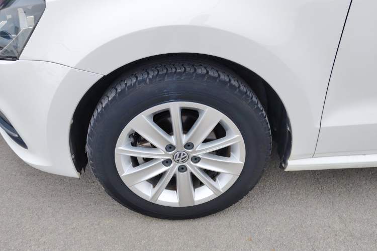 Used Volkswagen Polo 2014 1.4L Automatic Comfort Edition Left Front Wheel Hub