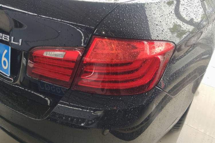 Used BMW 5 Series 2014 528Li Leading Model
