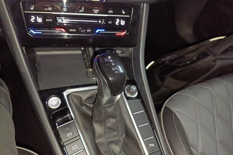 Used Volkswagen Sagitar 2023 280TSI DSG Beyond Lite Edition Gear Lever