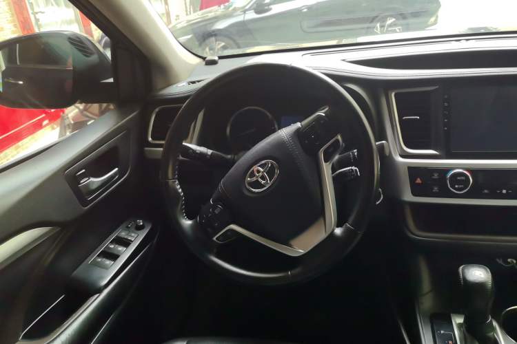 Used Toyota Highlander 2017 2.0T Four-Wheel Drive Black Edition Limited Model Steering Wheel