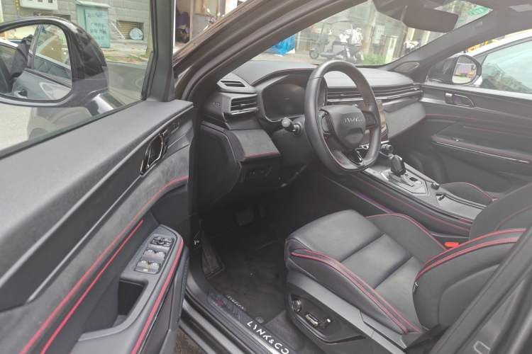 Used Lynk & Co 05 2020 2.0TD Four-Wheel Drive HypeHalo Driver Seat