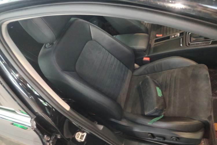 Used Volkswagen Magotan 2018 330TSI DSG Luxury Model Right Front Seat