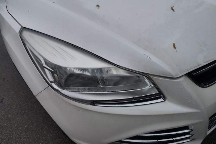 Used Ford Kuga 2013 1.6L GTDi Two-Wheel-Drive Trend Model Right Front Headlight