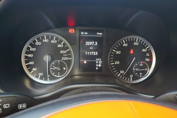 Used Mercedes-Benz Vito 2018 2.0T Elite Version 7 Seats China VI Emission Standard
