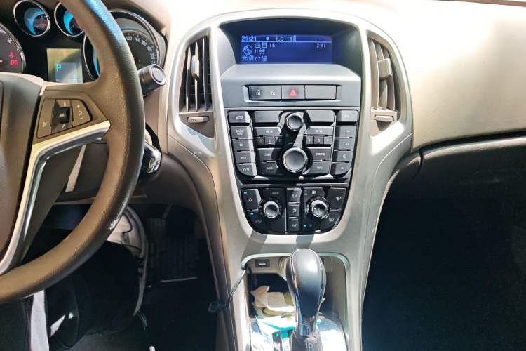 Used Buick GT 2013 GT 1.6L Automatic Fashion Edition Audio And AC Panel