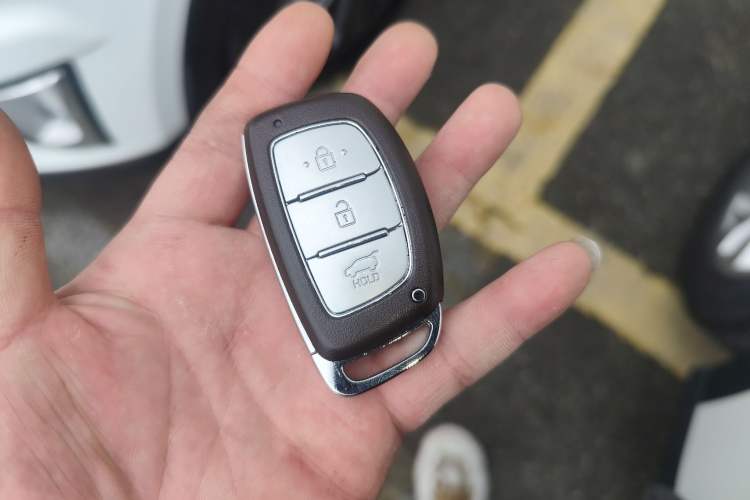 Used Hyundai ix25 2015 1.6L Automatic Two-Wheel Drive Smart GLS Trim Vehicle Key