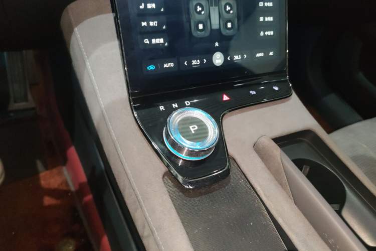 Used VOYAH PASSION 2024 PHEV Four-Wheel Drive Ultra-Long Range Flagship Model