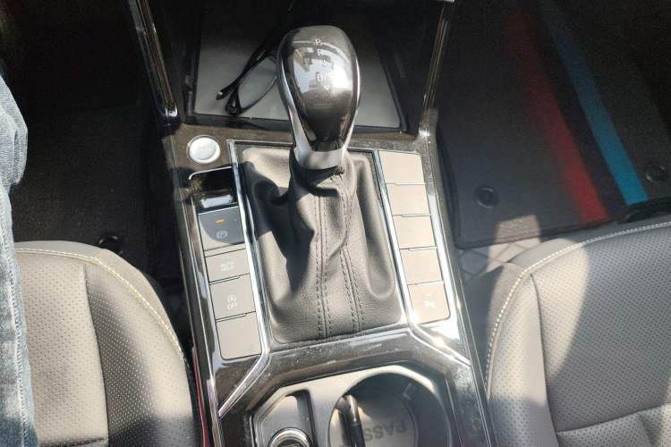 Used Volkswagen Passat 2025 Premium Version 380TSI Dragon Edition Gear Lever