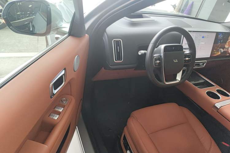 Used Li Auto L8 2023 Pro Model
