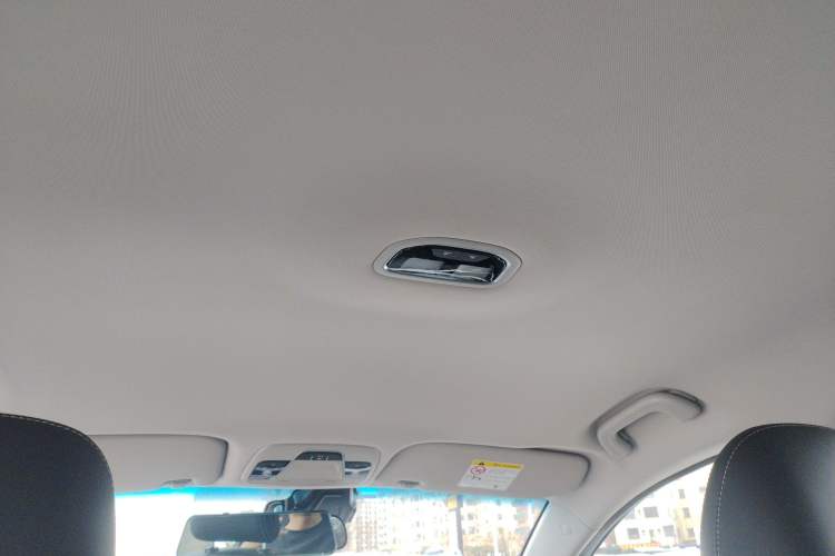 Used Geely Auto Emgrand 2019 Leading Edition 1.5L Manual Luxury Model China VI Standard Headliner