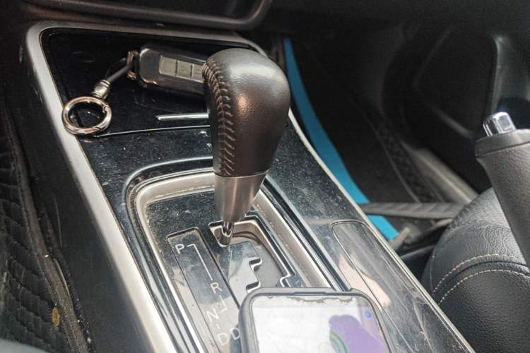 Used Mitsubishi Outlander 2018 2.0L Two-Wheel Drive Glory Edition 5 Seats Gear Lever