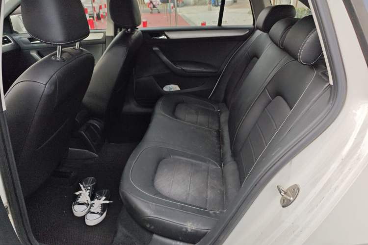 Used Skoda Rapid Spaceback 2016 Revised 1.6L Automatic Chuanxing Version Left Rear Seat